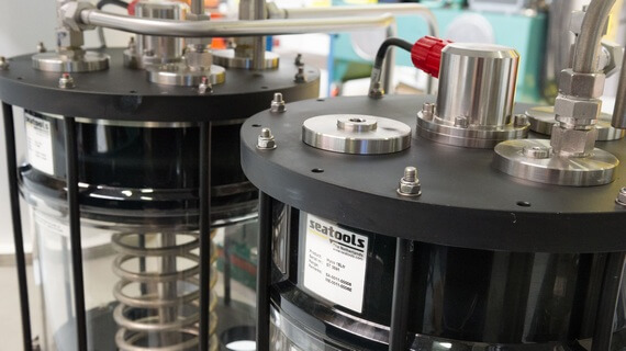 Subsea hydraulic compensator maintenance and repair