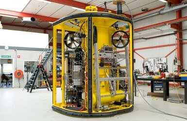 La Boudeuse ROV with pressure-balanced oild filled hydraulic system