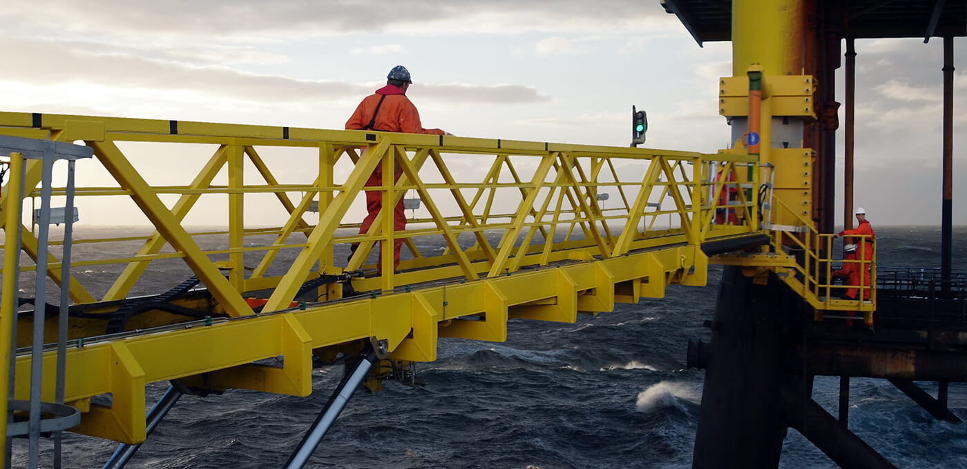 Active heave compensator gangway