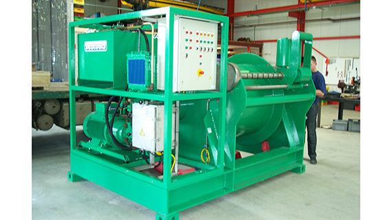 Umbilical drum winch for offshore jet trencher